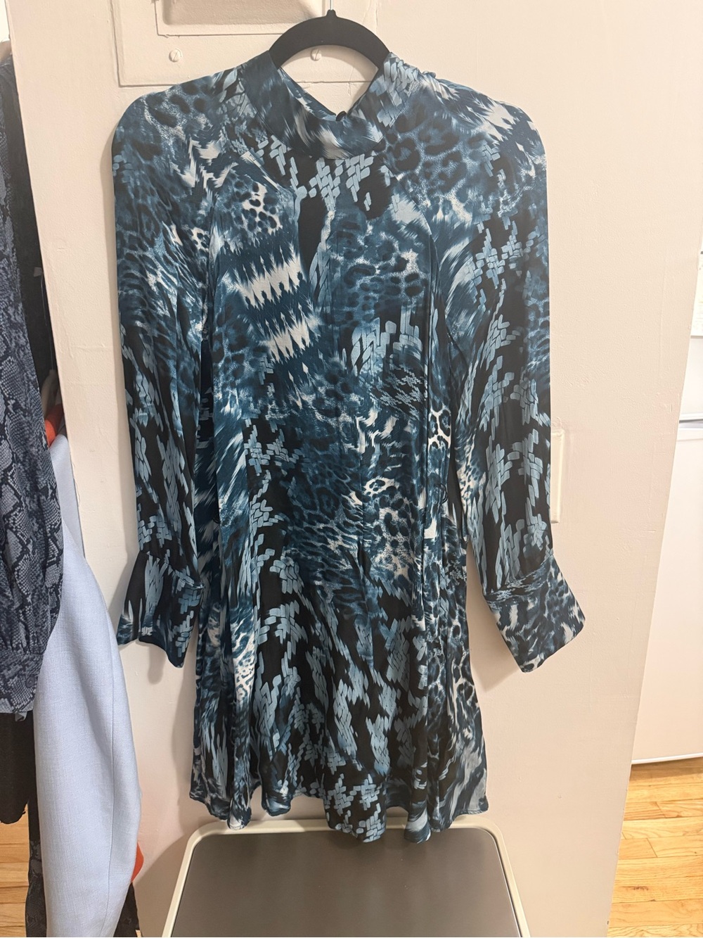 Reiss Teal and Black Abstract-Print Long Sleeve Tunic